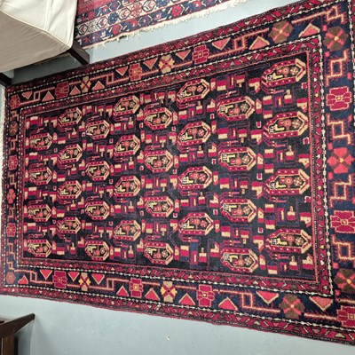 Lot 998 - A Persian Hamadan rug 254 x 139cms
