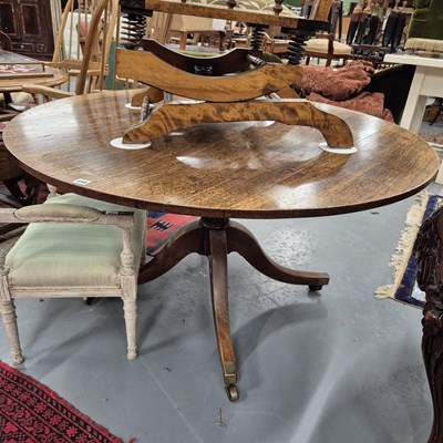 Lot 898 - A large antique mahogany breakfast table....