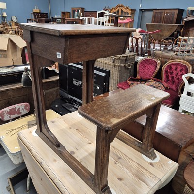 Lot 925 - A small vintage oak childs desk