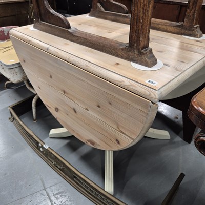 Lot 926 - A modern pine drop leaf breakfast table.