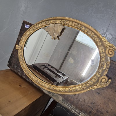 Lot 927 - A gilt framed oval mirror.