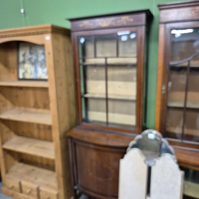 Lot 932 - An Edwardian inlaid mahogany display cabinet