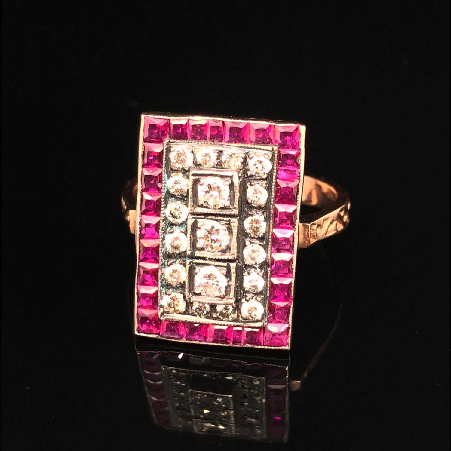 Lot 178 - An Art Deco style rectangular panel ring set