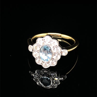 Lot 181 - A 9ct hallmarked yellow and white gold oval...