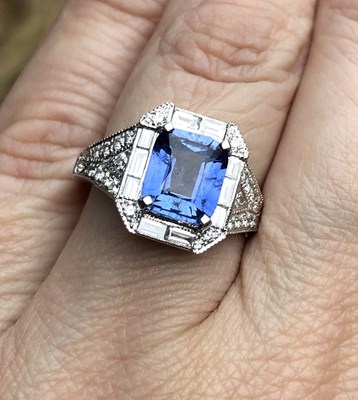 Lot 182 - An Art Deco style dress ring set with a step...