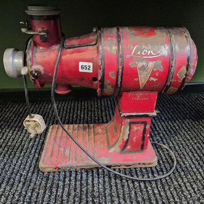 Lot 652 - A vintage coffee grinder