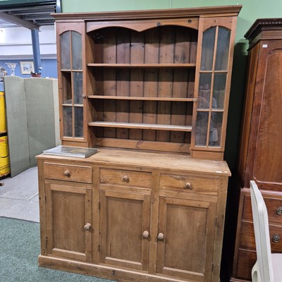 Lot 661 - A vintage pine dresser with part glazed plate...