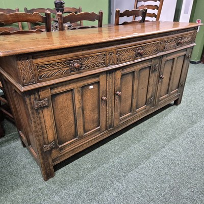 Lot 665 - A Georgian style bespoke oak dresser base.