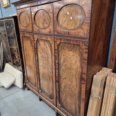 Lot 704 - An early 19th-century figured mahogany...