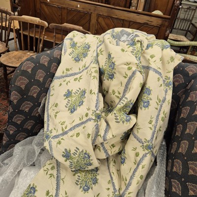 Lot 718 - A pair of curtains. H 107 W 158 & 164cms