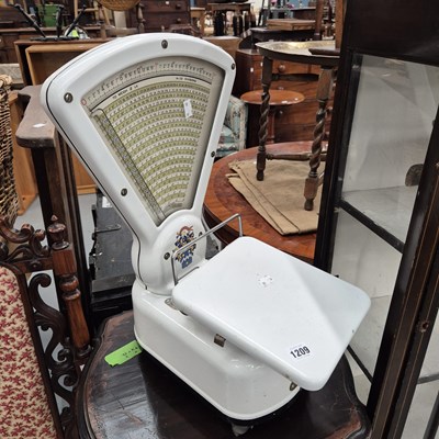 Lot 1209 - Vintage butchers scales