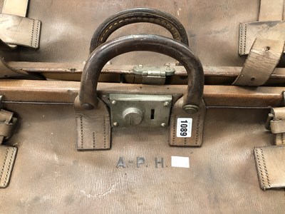 Lot 1089 - A large leather gladstone bag