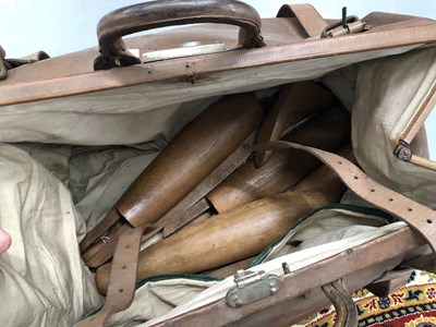 Lot 1089 - A large leather gladstone bag