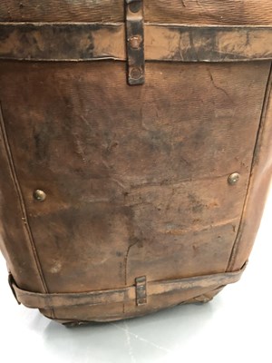 Lot 1089 - A large leather gladstone bag