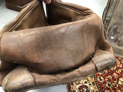 Lot 1089 - A large leather gladstone bag