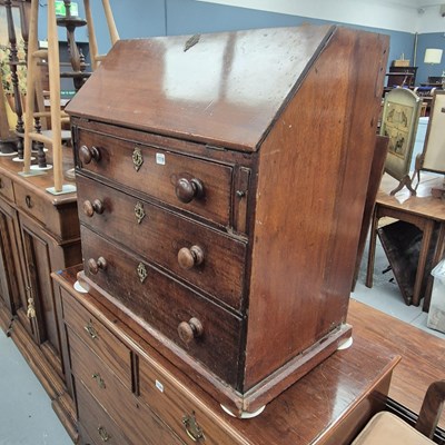 Lot 1119 - A small Georgian bureau