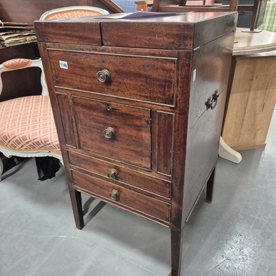 Lot 1166 - A Georgian foldover top washstand