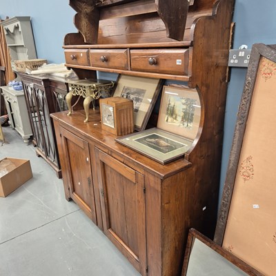Lot 1169 - An italian oak dresser