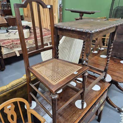 Lot 1189 - An oak occasional table and a bedroom chair