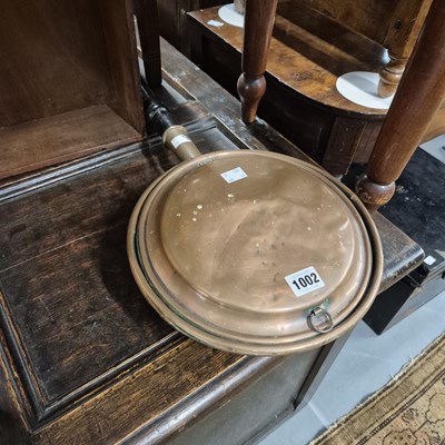 Lot 1002 - A copper warming pan