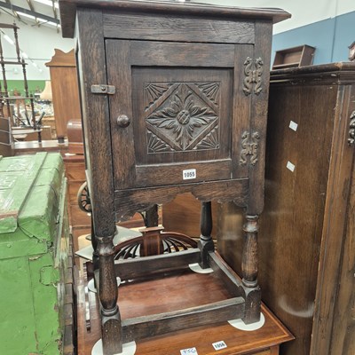 Lot 1055 - An oak bedside cabinet