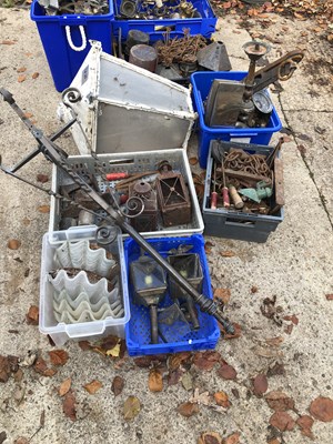 Lot 647 - Various lamps and light fittings, and a...