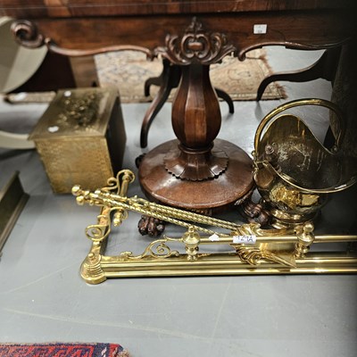 Lot 929a - Various brassware to include a fender, fire...