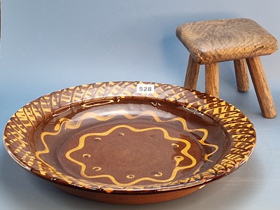 Lot 528 - A 20th century slipware decorated brown dish. ...