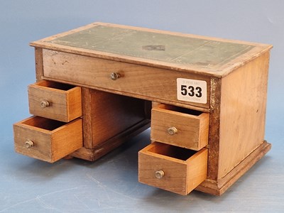 Lot 533 - An early 20th century mahogany miniature...