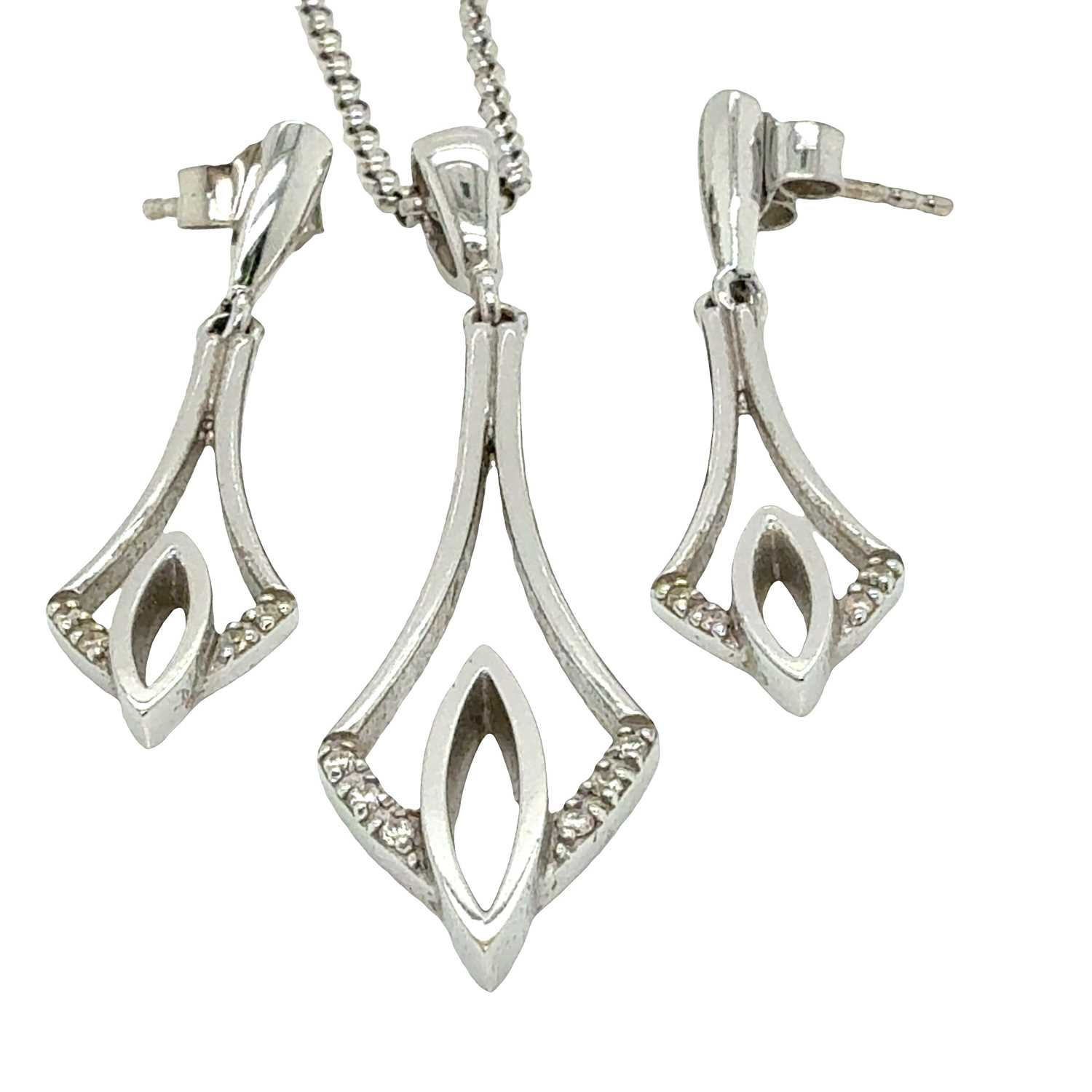 Lot 1 - An 18ct white gold hallmarked diamond set...