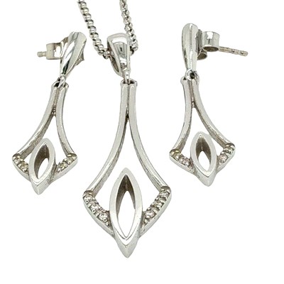 Lot 1 - An 18ct white gold hallmarked diamond set...