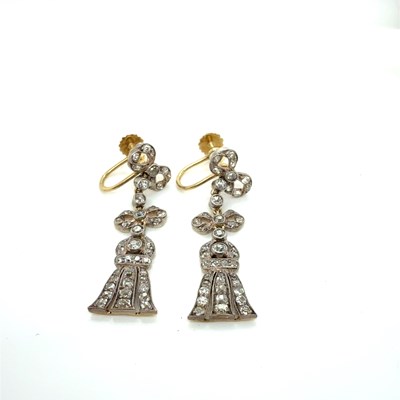 Lot 576 - A cased pair of antique screw-back diamond bow...