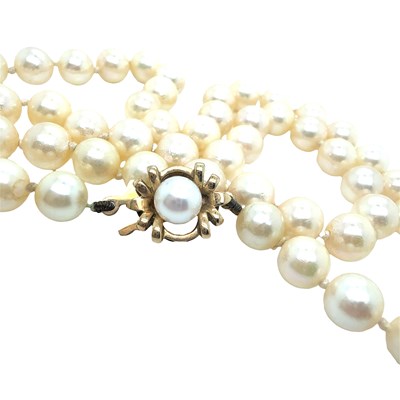 Lot 10 - A princess row of cultured pearls with a 9ct...