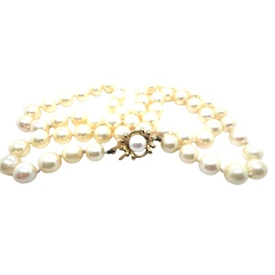Lot 10 - A princess row of cultured pearls with a 9ct...