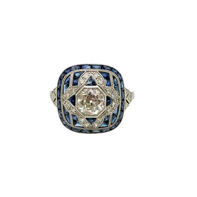 Lot 14 - An Art Deco-style ring set with a central...