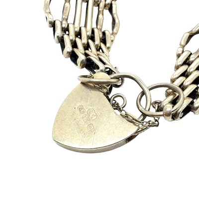 Lot 25 - A vintage 9ct hallmarked gold six-bar fancy...