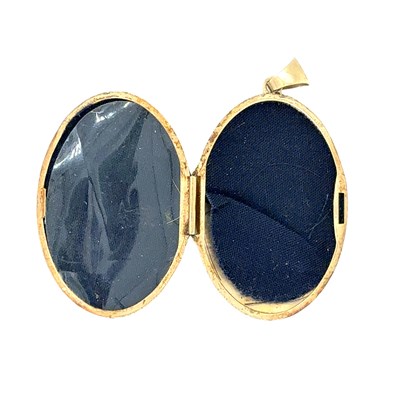 Lot 30 - A 9ct hallmarked gold oval portrait locket...