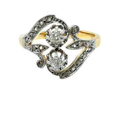 Lot 35 - A Belle Époque diamond set ring with French...