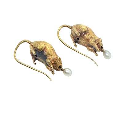Lot 53 - A whimsical pair of earrings in the form of...