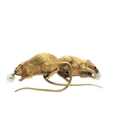 Lot 53 - A whimsical pair of earrings in the form of...
