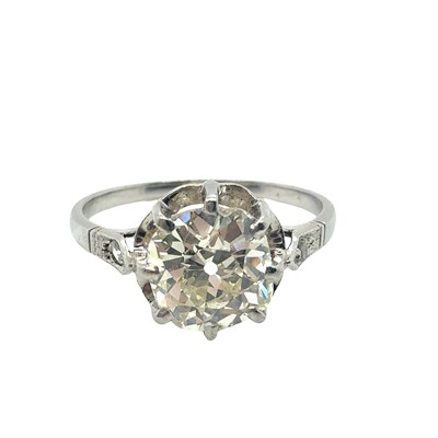 Lot 58 - A vintage French platinum & Diamond solitaire...