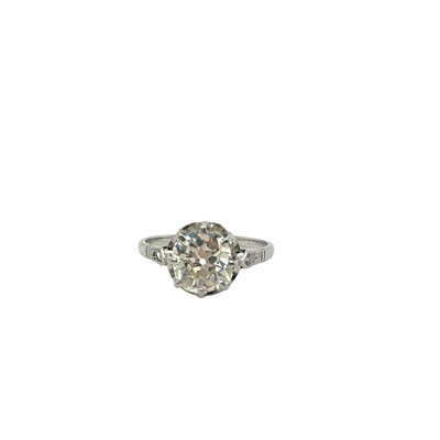 Lot 58 - A vintage French platinum & Diamond solitaire...