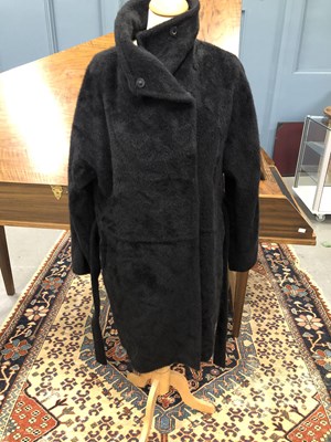 Lot 146 - Clothing - A Max Mara black jacket with a...