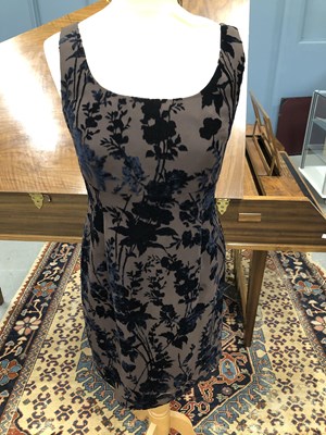 Lot 150 - A Pallo De Gerard brown and navy flocked...