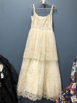 Lot 109A - Vintage lace wedding dress, size 12 Fashion...