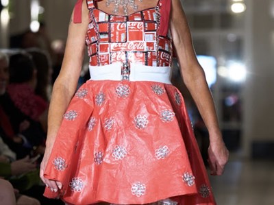 Lot 124 - Classic refresh This dress is a...