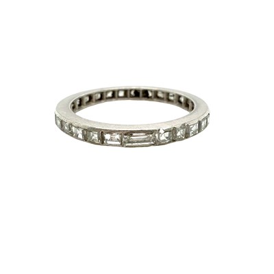 Lot 65 - An antique full eternity channel set diamond...