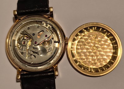 Lot 78 - A Rare 1940's Movado gold cased wrist watch (...