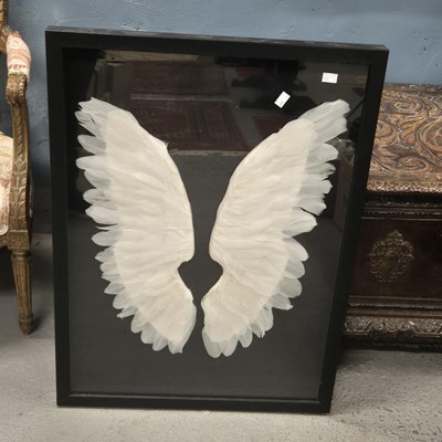 Lot 652 - A decorative display of feather "angel" wings