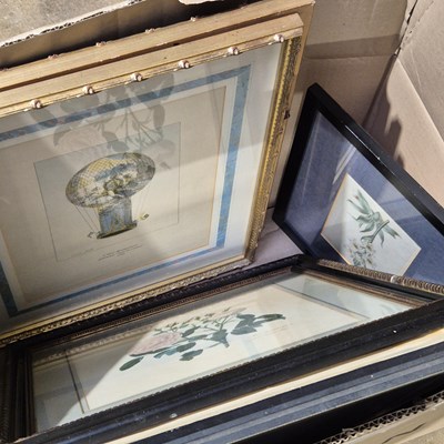 Lot 1541 - A mixed lot of decorative prints and other...
